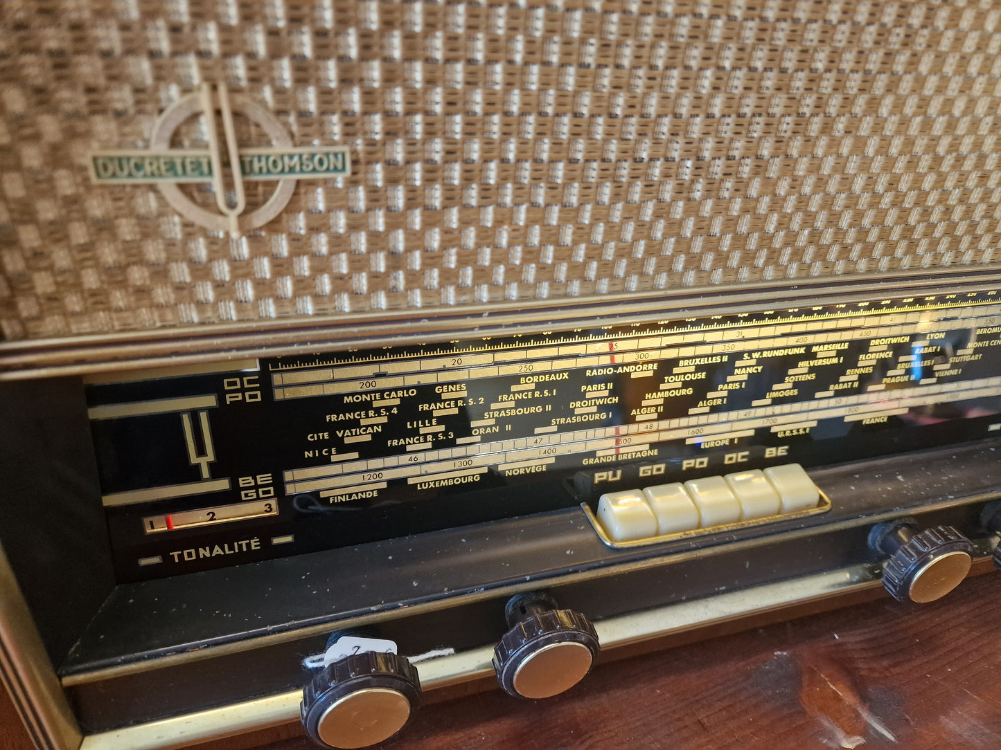 Radio Vintage Ducretet Thomson Bluetooth – Enceinte Bluetooth restaurée en Ardèche avec haut-parleur d'origine et rétroéclairage LED