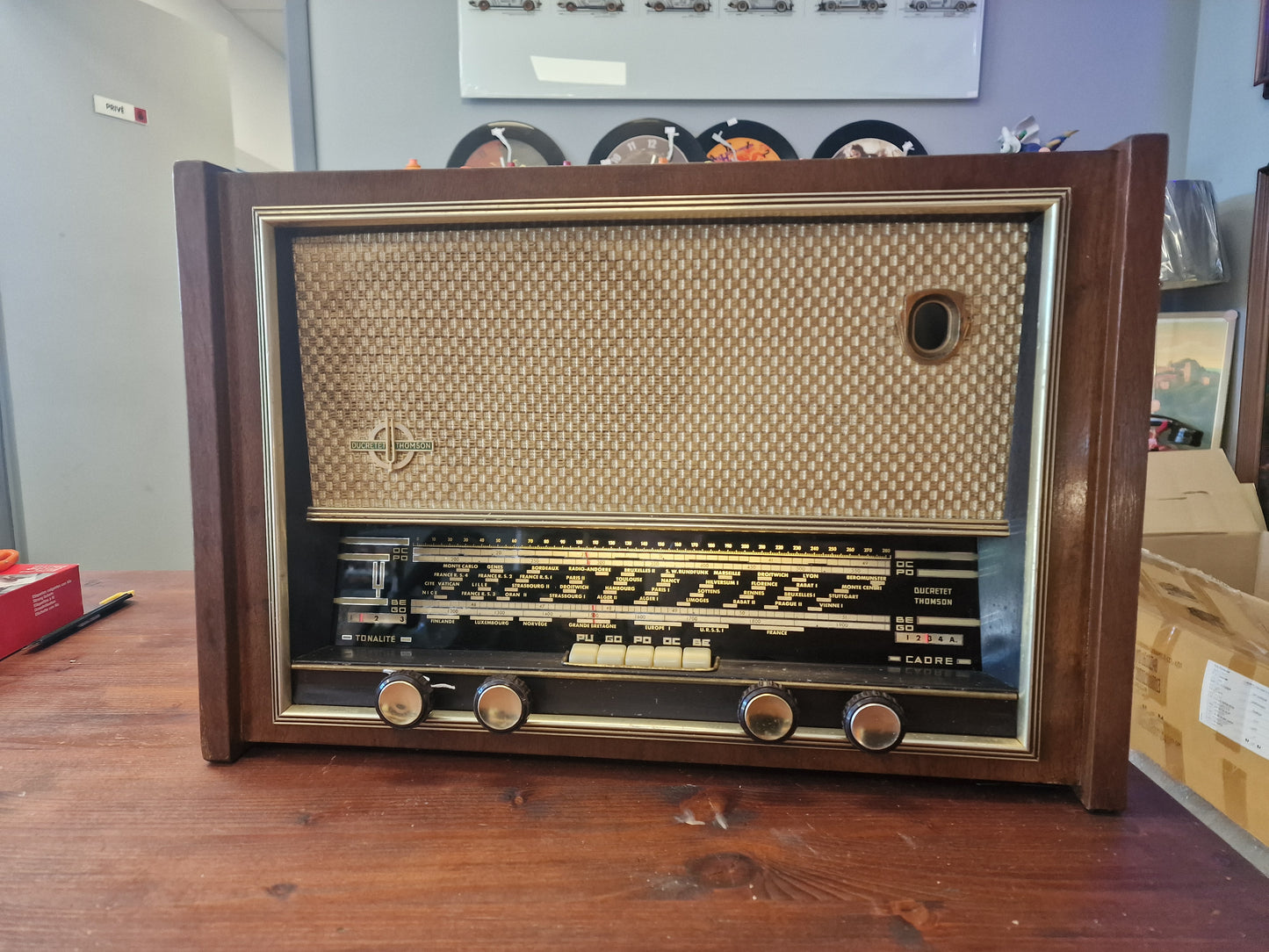 Radio Vintage Ducretet Thomson Bluetooth – Enceinte Bluetooth restaurée en Ardèche avec haut-parleur d'origine et rétroéclairage LED