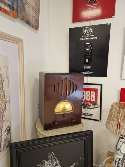 Radio vintage restaurée & transformée en enceinte Bluetooth Focal – Pièce unique
