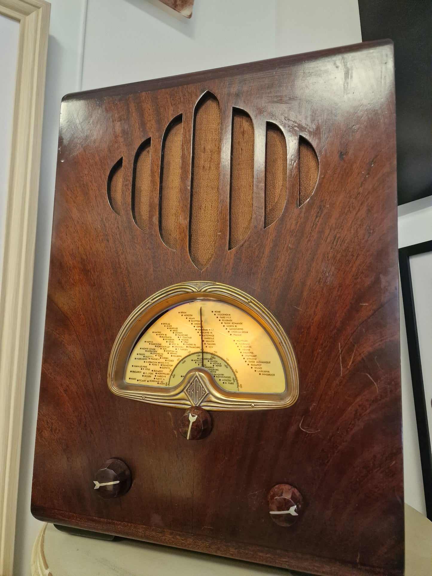 Radio vintage restaurée & transformée en enceinte Bluetooth Focal – Pièce unique