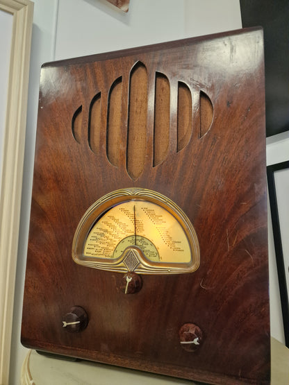 Radio vintage restaurée & transformée en enceinte Bluetooth Focal – Pièce unique