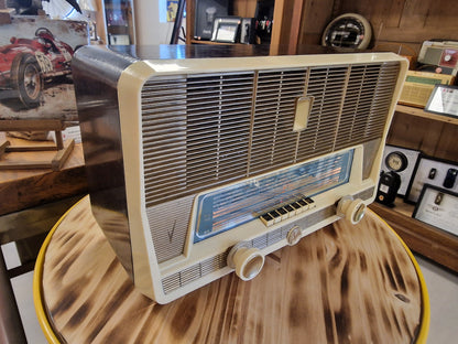 Radio vintage Lyre transformée en enceinte Bluetooth