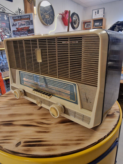 Radio vintage Lyre transformée en enceinte Bluetooth
