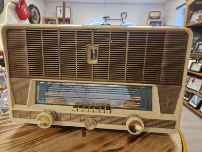 Radio vintage Lyre transformée en enceinte Bluetooth