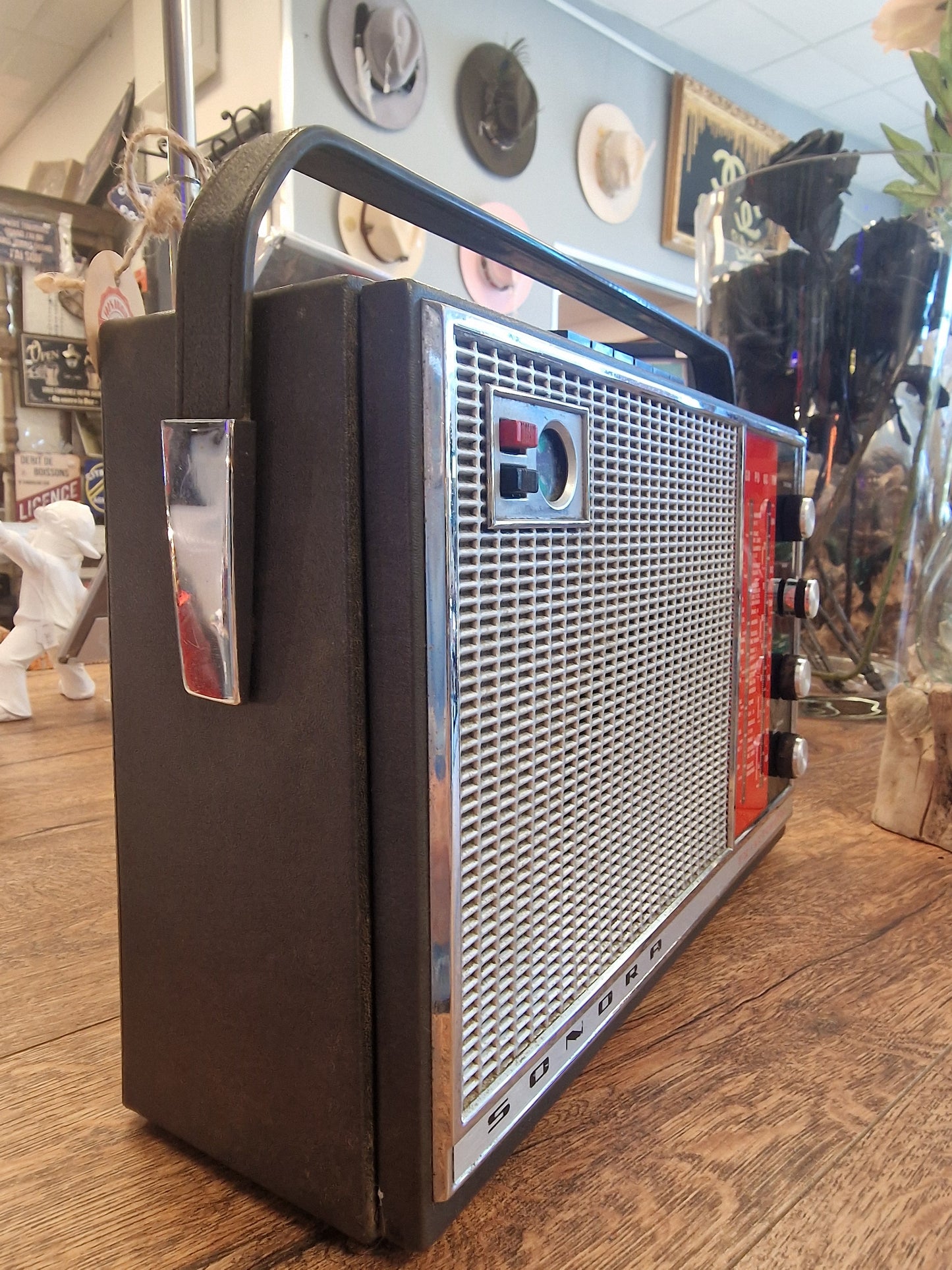 Radio vintage SONORA transformée en enceinte Bluetooth – Batterie rechargeable – Pièce unique
