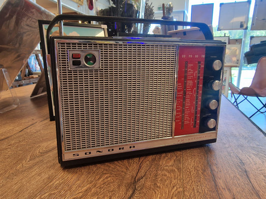 Radio vintage SONORA transformée en enceinte Bluetooth – Batterie rechargeable – Pièce unique
