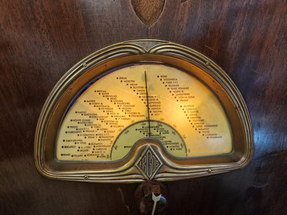 Radio vintage restaurée & transformée en enceinte Bluetooth Focal – Pièce unique