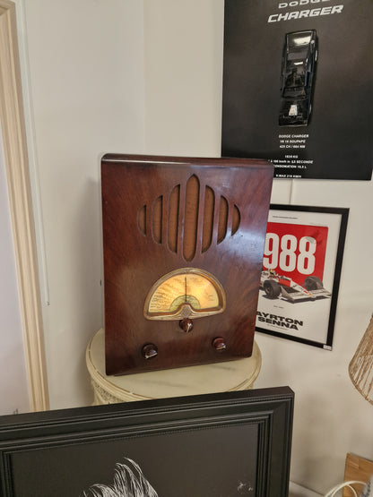 Radio vintage restaurée & transformée en enceinte Bluetooth Focal – Pièce unique