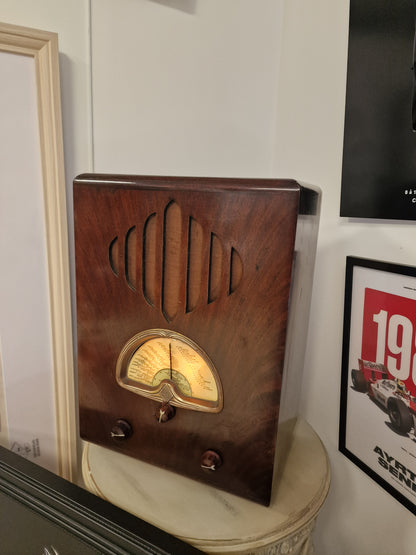 Radio vintage restaurée & transformée en enceinte Bluetooth Focal – Pièce unique