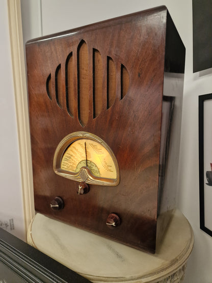 Radio vintage restaurée & transformée en enceinte Bluetooth Focal – Pièce unique