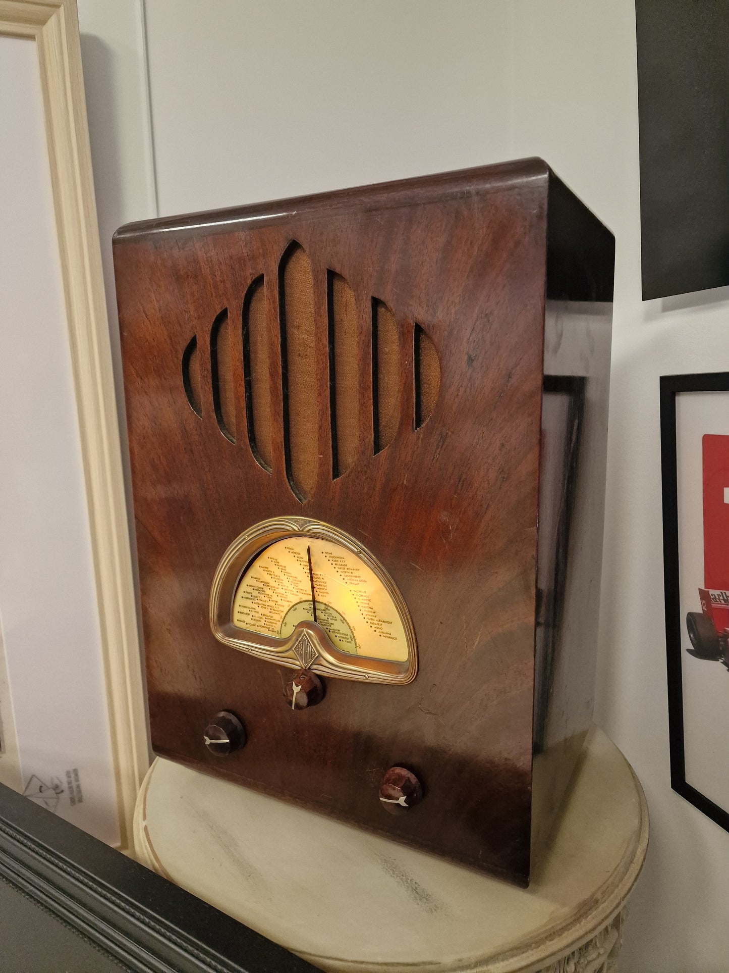Radio vintage restaurée & transformée en enceinte Bluetooth Focal – Pièce unique