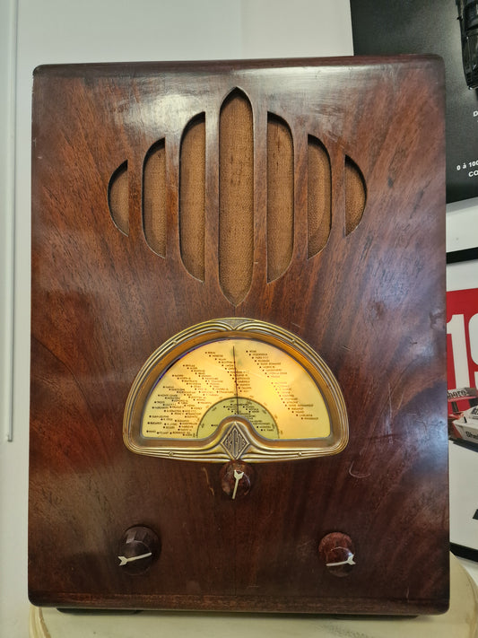 Radio vintage restaurée & transformée en enceinte Bluetooth Focal – Pièce unique