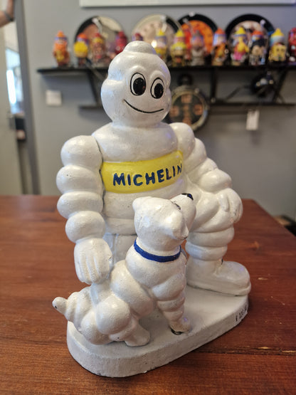 Statuette Michelin Bibendum en fonte avec chien – Sculpture publicitaire vintage en métal 20 cm