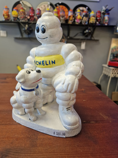 Statuette Michelin Bibendum en fonte avec chien – Sculpture publicitaire vintage en métal 20 cm