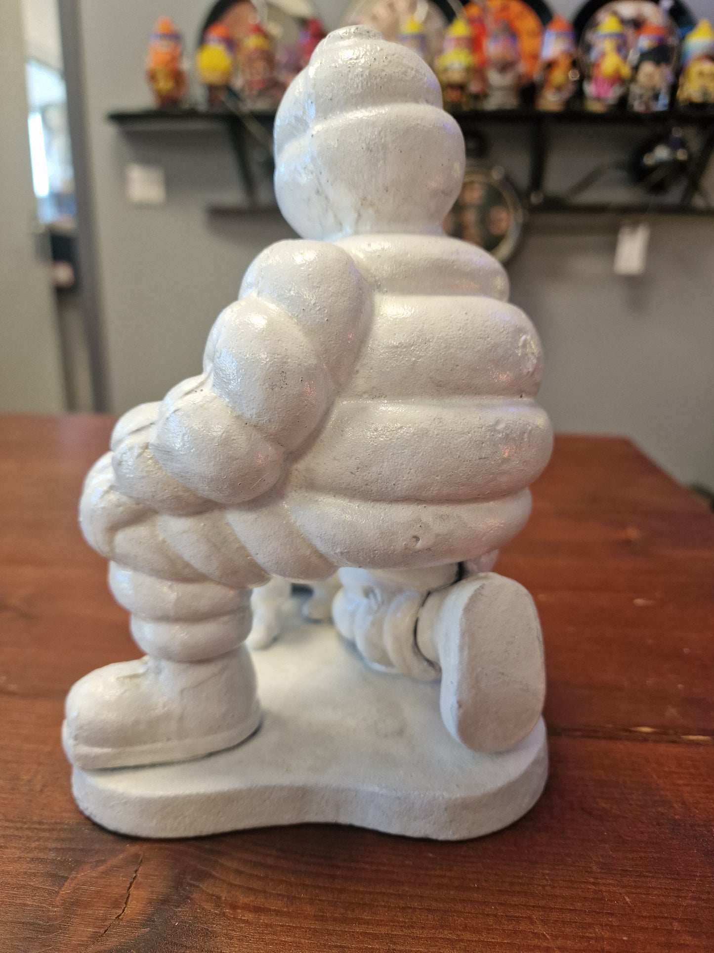 Statuette Michelin Bibendum en fonte avec chien – Sculpture publicitaire vintage en métal 20 cm
