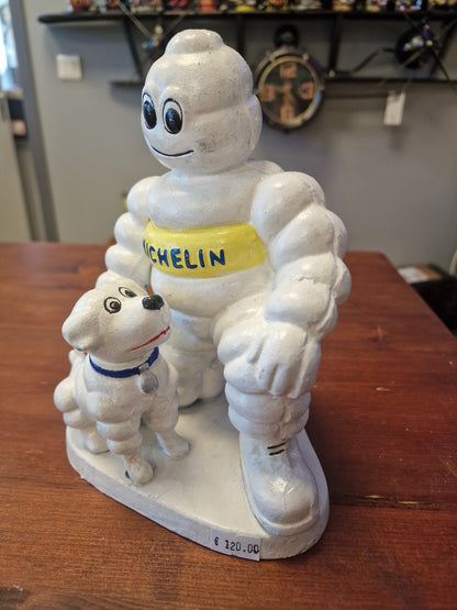 Statuette Michelin Bibendum en fonte avec chien – Sculpture publicitaire vintage en métal 20 cm
