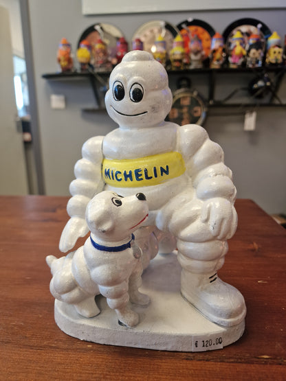 Statuette Michelin Bibendum en fonte avec chien – Sculpture publicitaire vintage en métal 20 cm