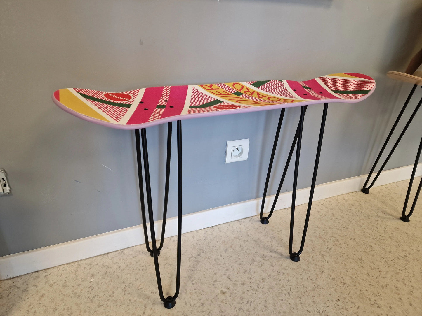 Table d’appoint design skateboard Hoverboard – Mobilier déco Retour vers le Futur Vintagedison
