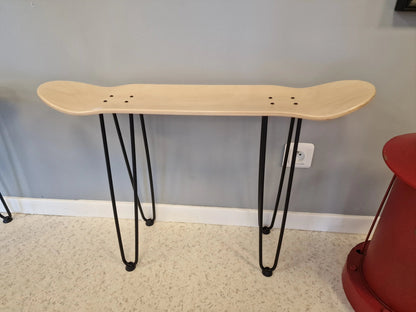 Table d’appoint design skateboard bois naturel – Mobilier déco original Vintagedison