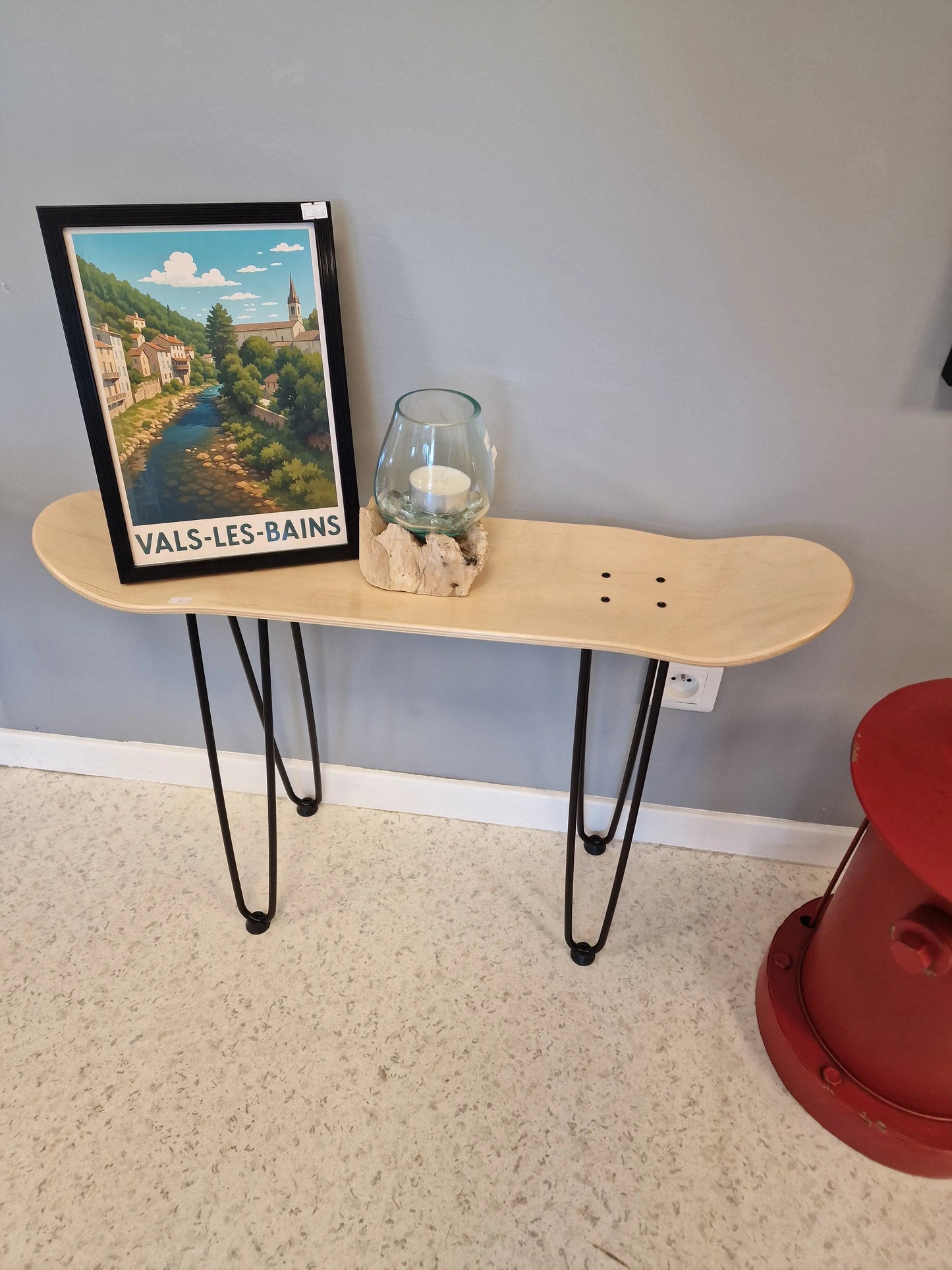 Table d’appoint design skateboard bois naturel – Mobilier déco original Vintagedison