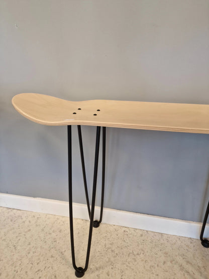 Table d’appoint design skateboard bois naturel – Mobilier déco original Vintagedison