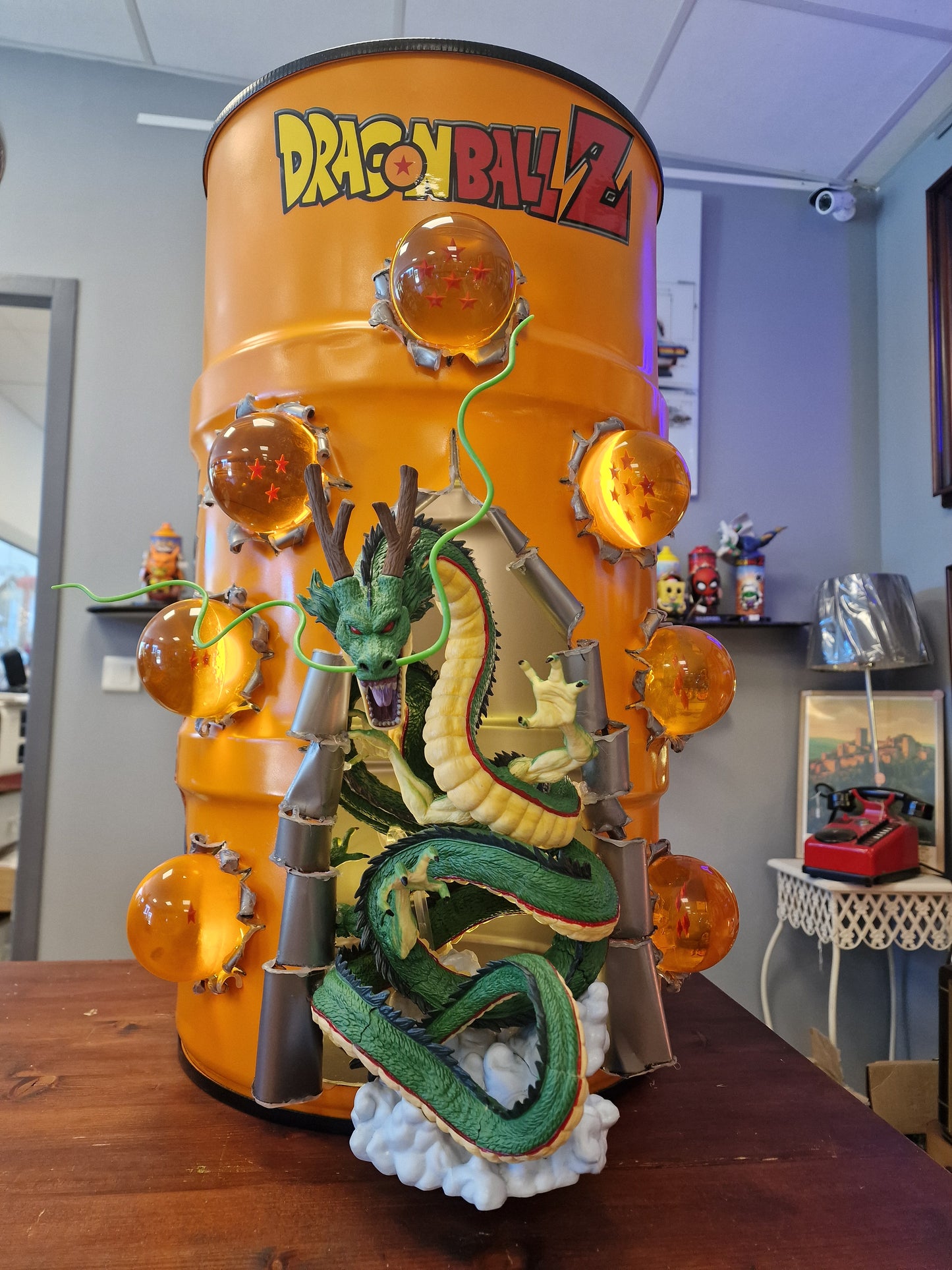 Table d'appoint Dragon Ball Z Shenron – Bidon 60L fait main avec 7 Boules de Cristal