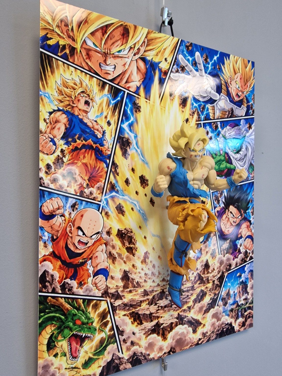 Tableau Dragon Ball Goku Super Saiyan avec figurine en relief, 30 × 40 cm, vue 3 – VINTAGEDISON