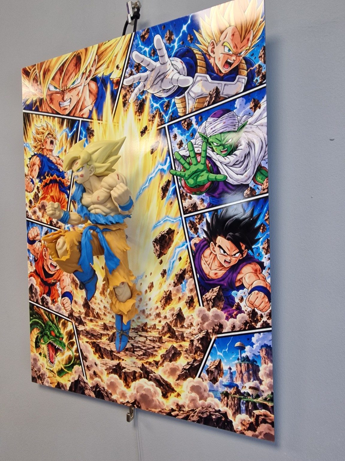 Tableau Dragon Ball Goku Super Saiyan avec figurine en relief, 30 × 40 cm, vue 4 – VINTAGEDISON