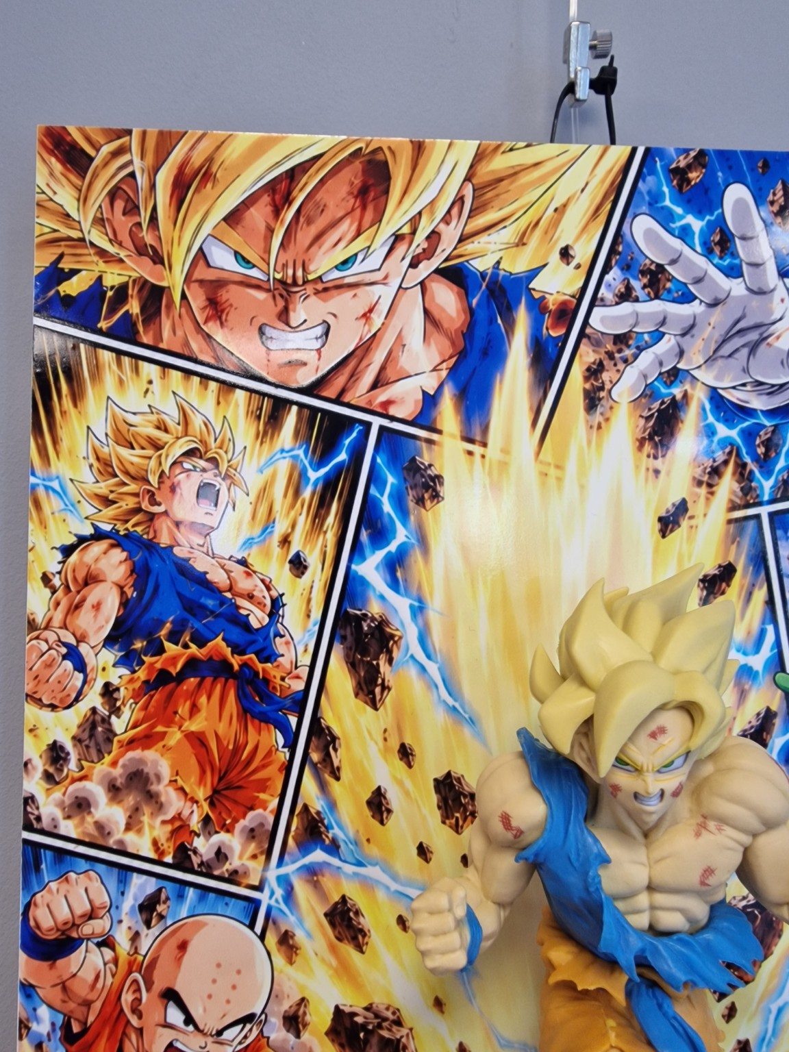 Tableau Dragon Ball Goku Super Saiyan avec figurine en relief, 30 × 40 cm, vue 5 – VINTAGEDISON