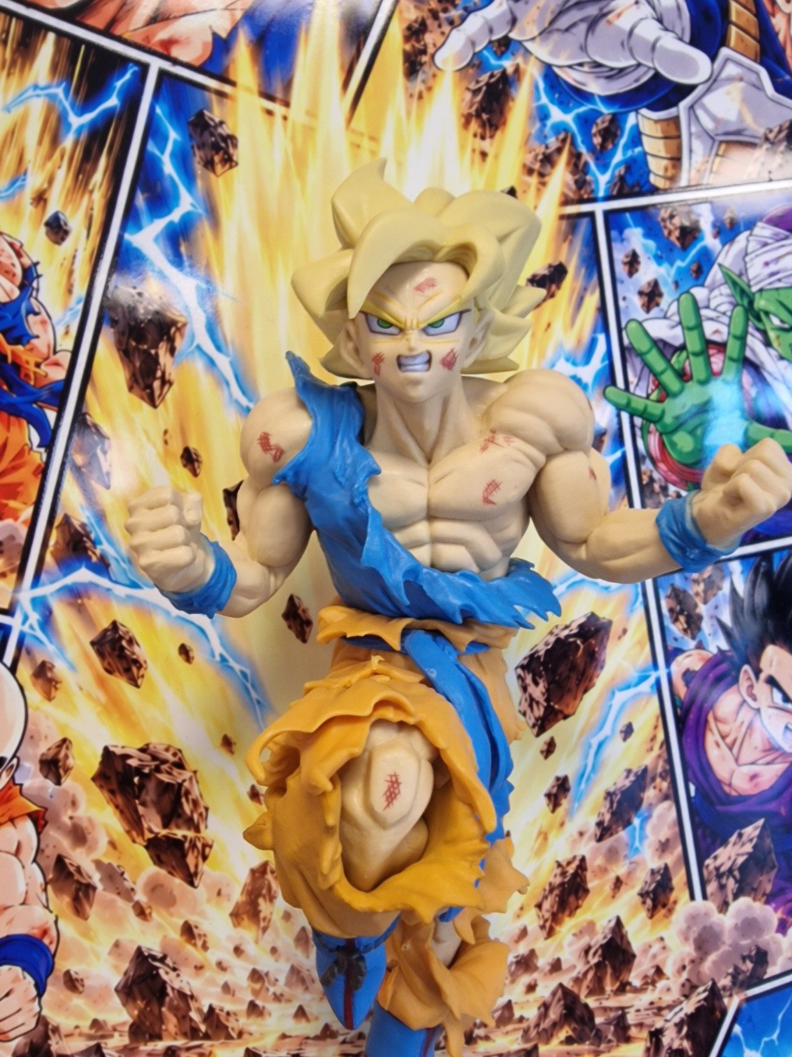 Tableau Dragon Ball Goku Super Saiyan avec figurine en relief, 30 × 40 cm, vue 6 – VINTAGEDISON