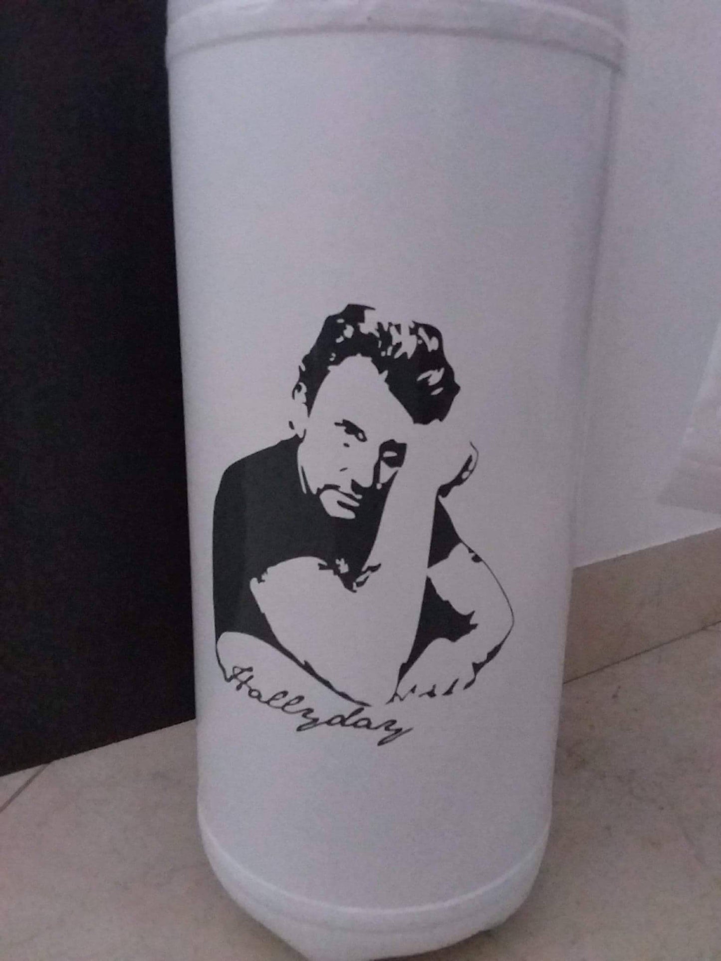 Johnny Hallyday Toilettenpapierhalter, Feuerlöscher