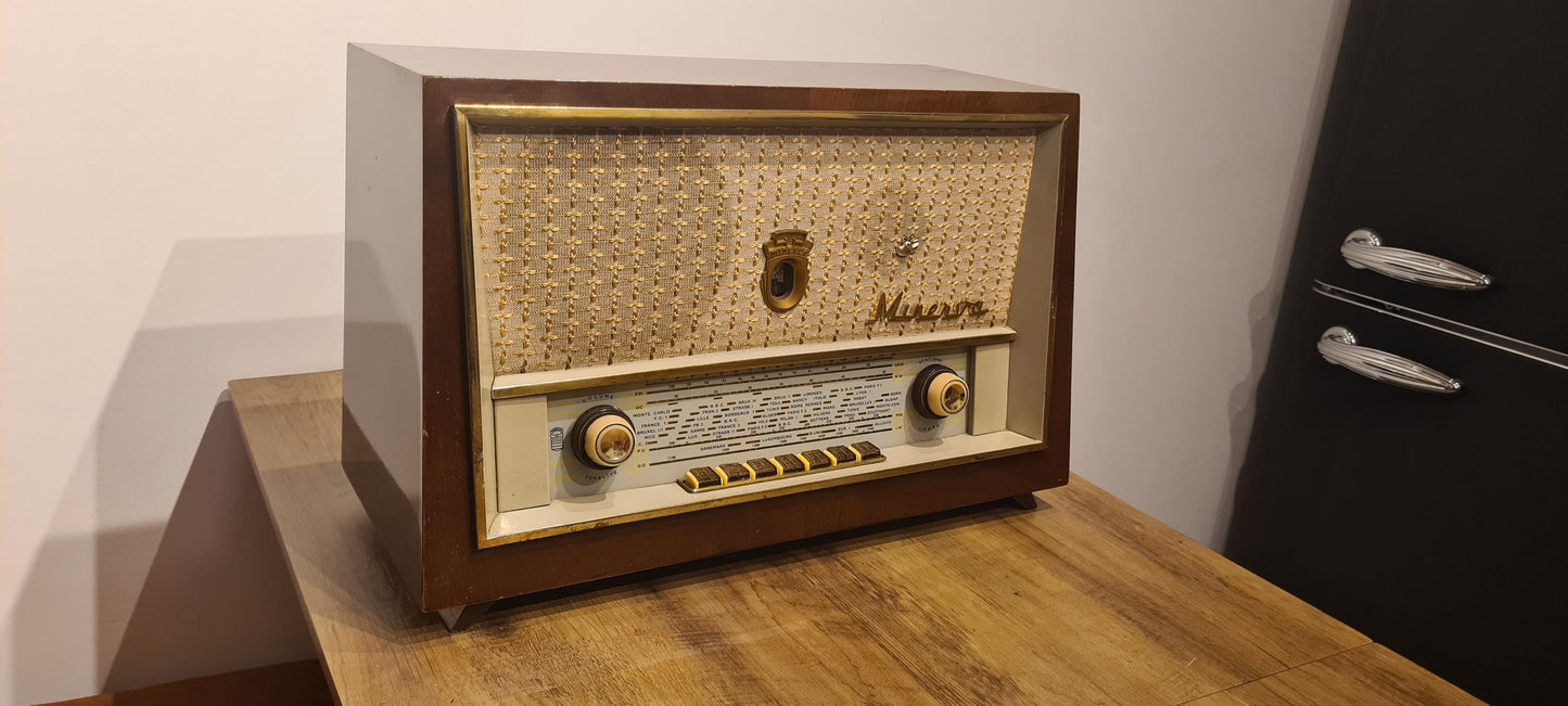 enceinte bluetooth 5.0 vintage dans ancienne radio.