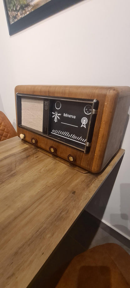 Radio Minerva Transformée en Enceinte Bluetooth  Un Voyage dans le Temps et la Technologie Moderne