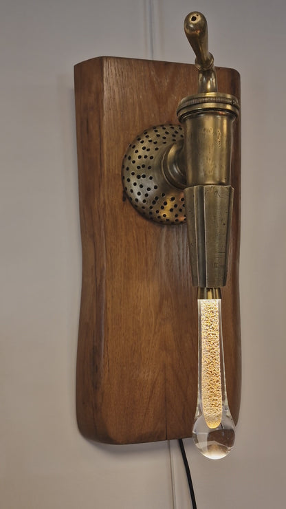 Lampe Murale Artisanale design en Robinet de Vigneron & Bois d’Acacia – Ampoule Goutte d’Eau (Ardèche)