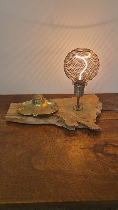 Lampe Artisanale en Bois Massif avec Encrier Vintage & Ampoule LED Cage – Création Unique en Ardèche