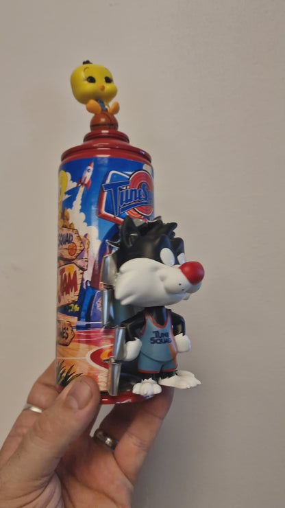 Bombe de peinture custom Titi & Grosminet – Tweety Sylvester Tune Squad – Déco Pop Art Space Jam – Pièce unique Looney Tunes