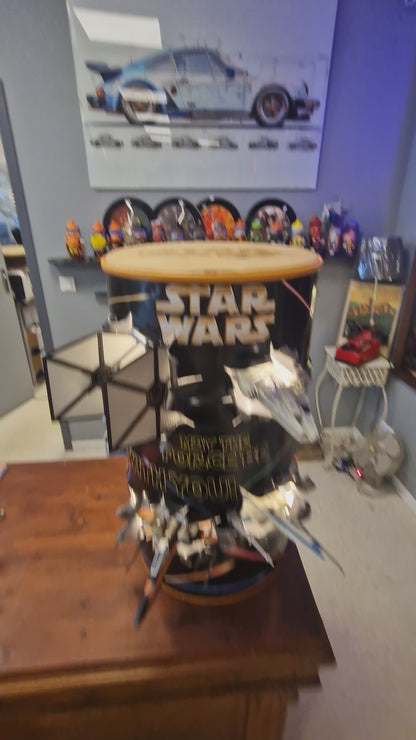 Table d’appoint Star Wars artisanale – Bidon 60L effet explosion avec vaisseaux 3D et éclairage LED
