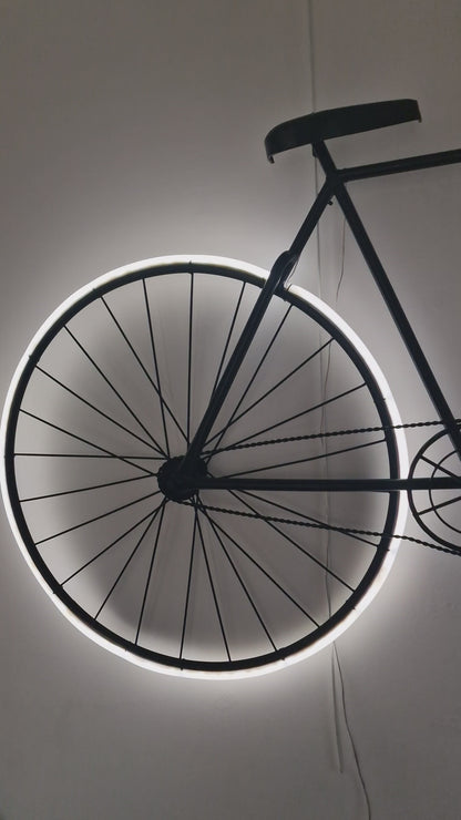 Lampe Murale Vélo avec LED – Applique Industrielle Upcyclée Fait Main