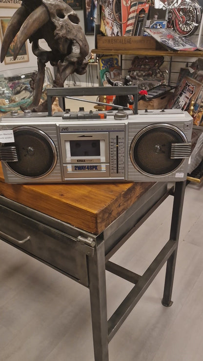 Boombox JVC Vintage – Enceinte Bluetooth Rénovée avec Radio d’Origine & Batterie Rechargeable