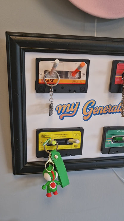 Cadre porte-clés rétro années 80 – “My Generation” avec cassettes audio et crayon