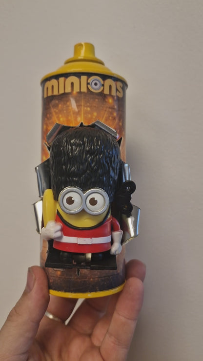 Bombe de peinture custom minions– Figurine des minions England pop culture artisanale