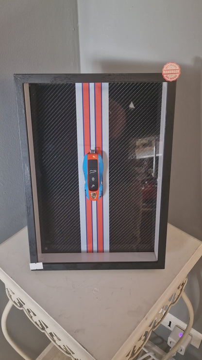 Cadre A4 – Clé Porsche Supercar Style Gulf – Édition Limitée avec Certificat