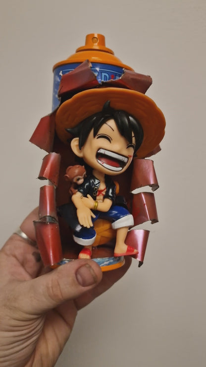 Bombe de peinture custom luffy – Figurine one piece pop culture artisanale