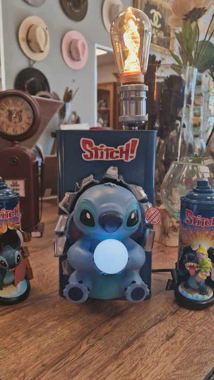 Lampe Stitch – Bidon métal customisé avec figurine lumineuse – Décoration Disney – Création artisanale