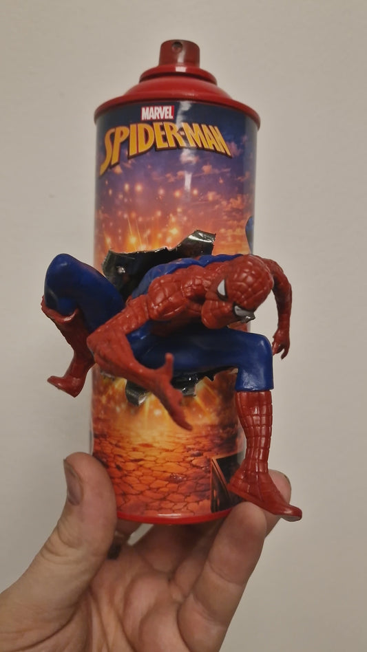 Bombe de peinture custom marvel – Figurine Spiderman pop culture artisanale