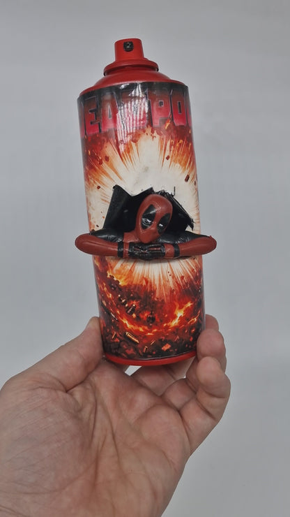 Bombe de peinture custom marvel – Figurine deadpool pop culture artisanale