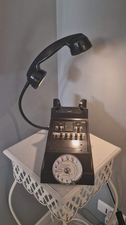 Lampe vintage upcyclée – téléphone  transformé en lampe design industrielle