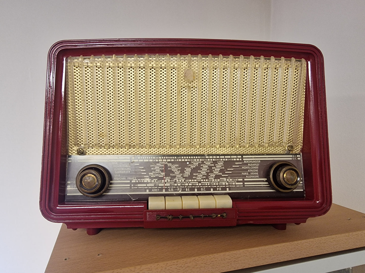 Enceinte Bluetooth Vintage Philips Rouge – Rénovée, Authentique ancienne radio