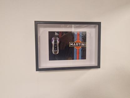 Cadre A4 – Clé Porsche Supercar Design Martini – Édition Limitée (10 exemplaires)