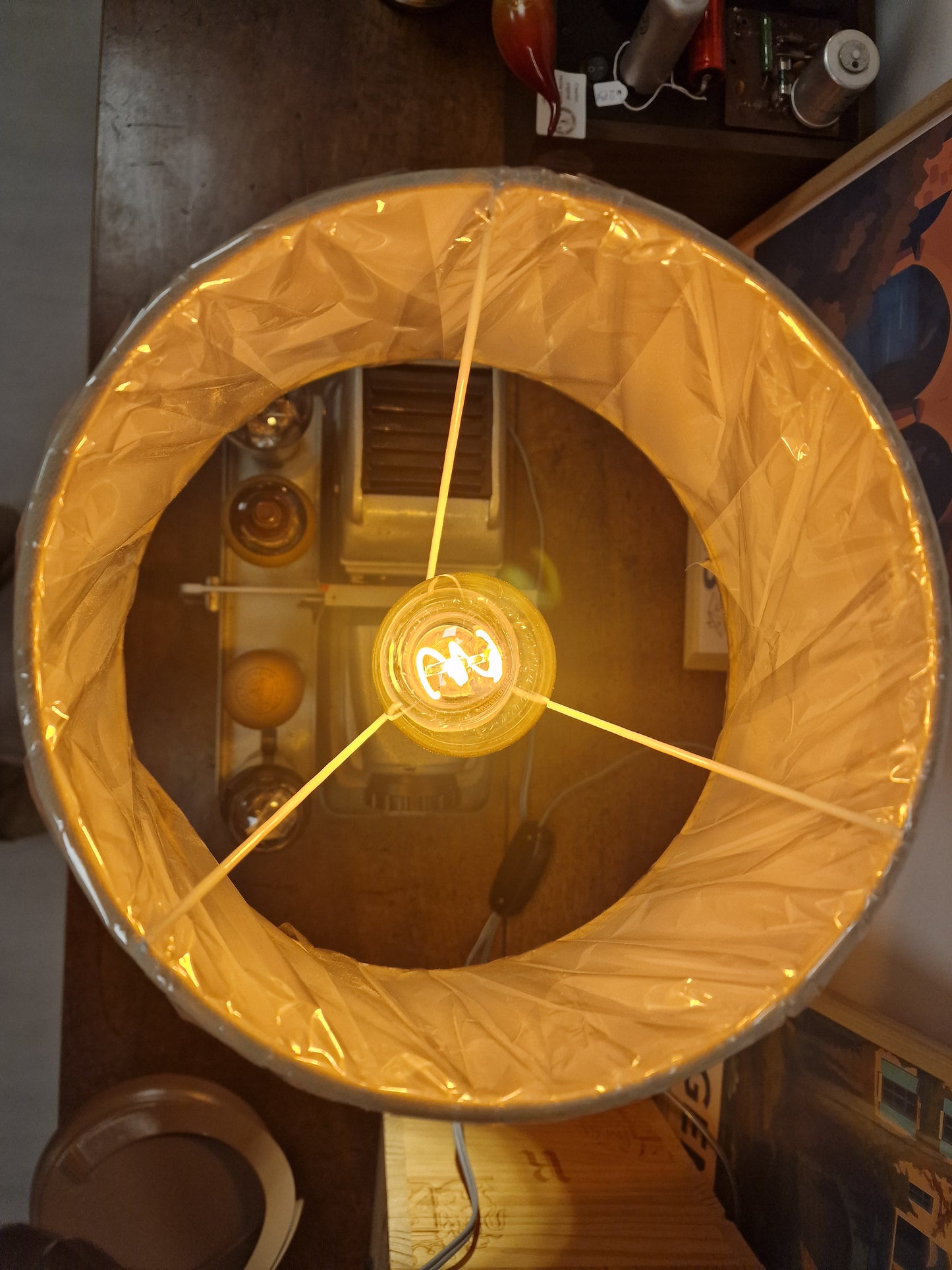 Lampe vintage industrielle créée à partir d’un ancien projecteur à diapositives – Pièce unique